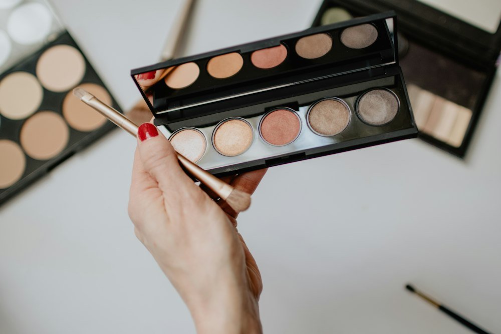 Nude Glam Eyeshadow Set - Image 2